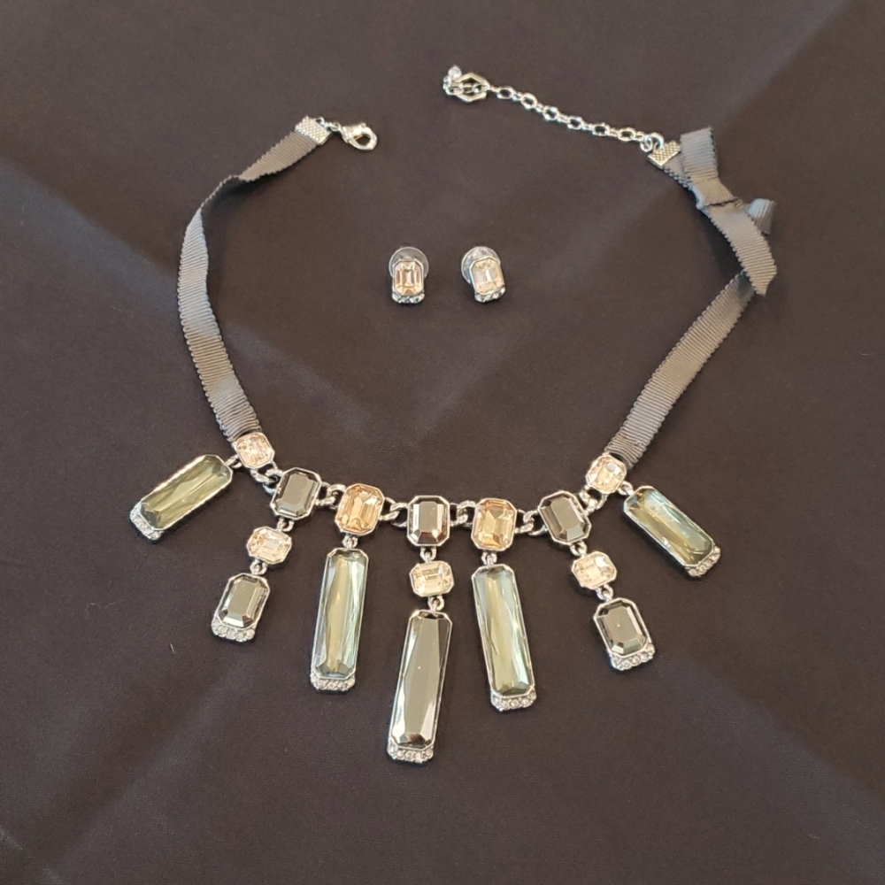 Costume jewelry,  Necklace & Earrings set.